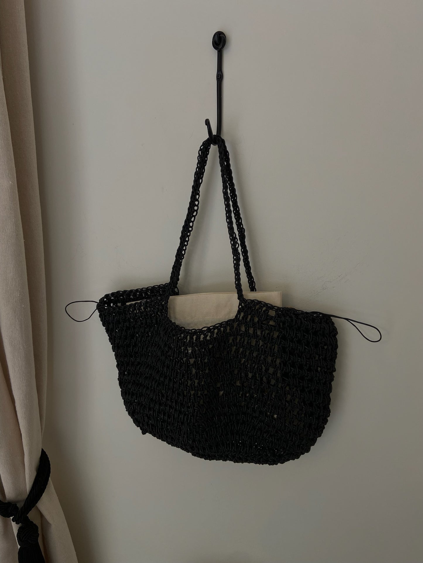 Many Rhizomes Waxed City Basket in Black
