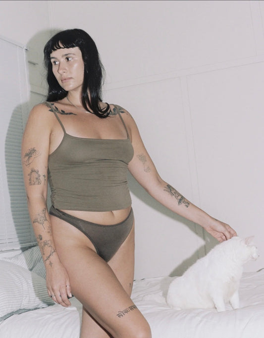 Non Private 2-Way Singlet in Taupe